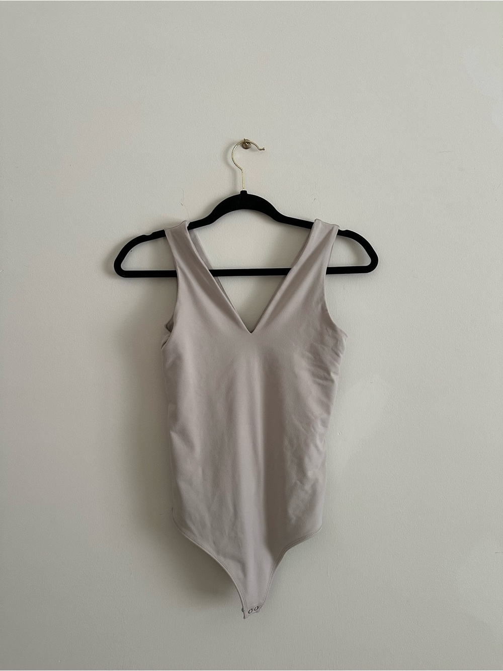 Abercrombie & Fitch Sleek V-Neck Bodysuit in Light Taupe
